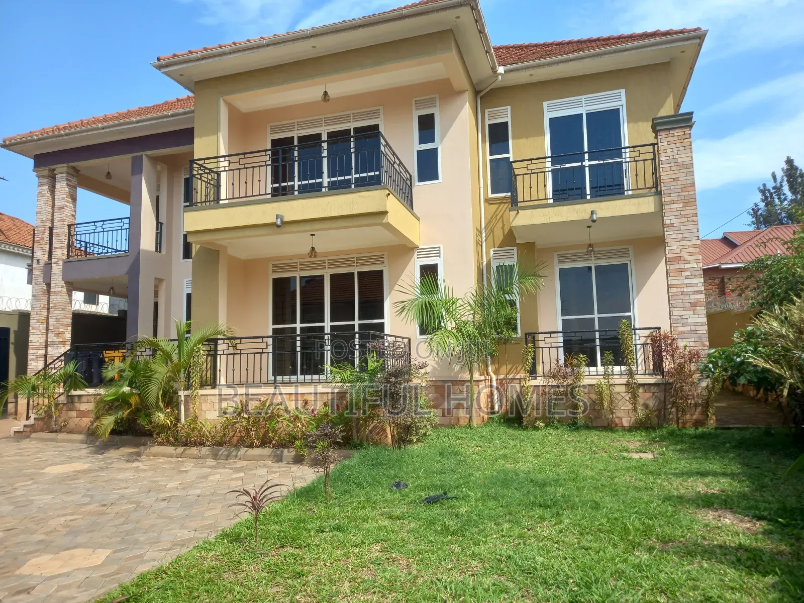 Furnished 6bdrm Mansion in Kira for sale