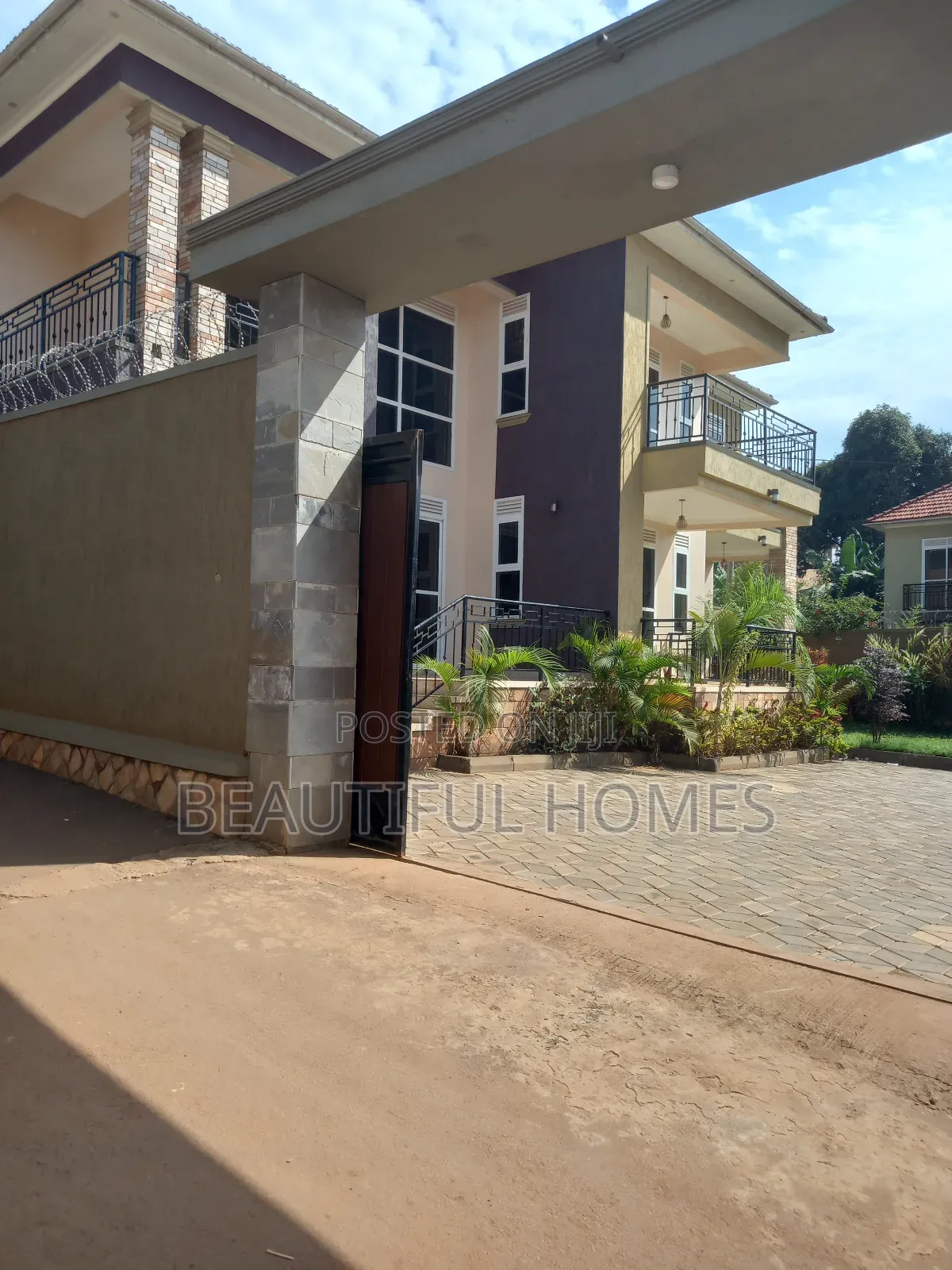 Furnished 6bdrm Duplex in Kira Tarmacked for sale