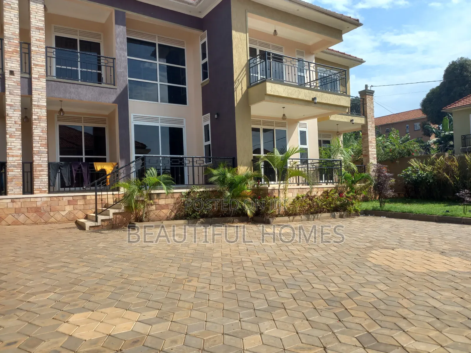 Furnished 6bdrm Duplex in Kira Tarmacked for sale