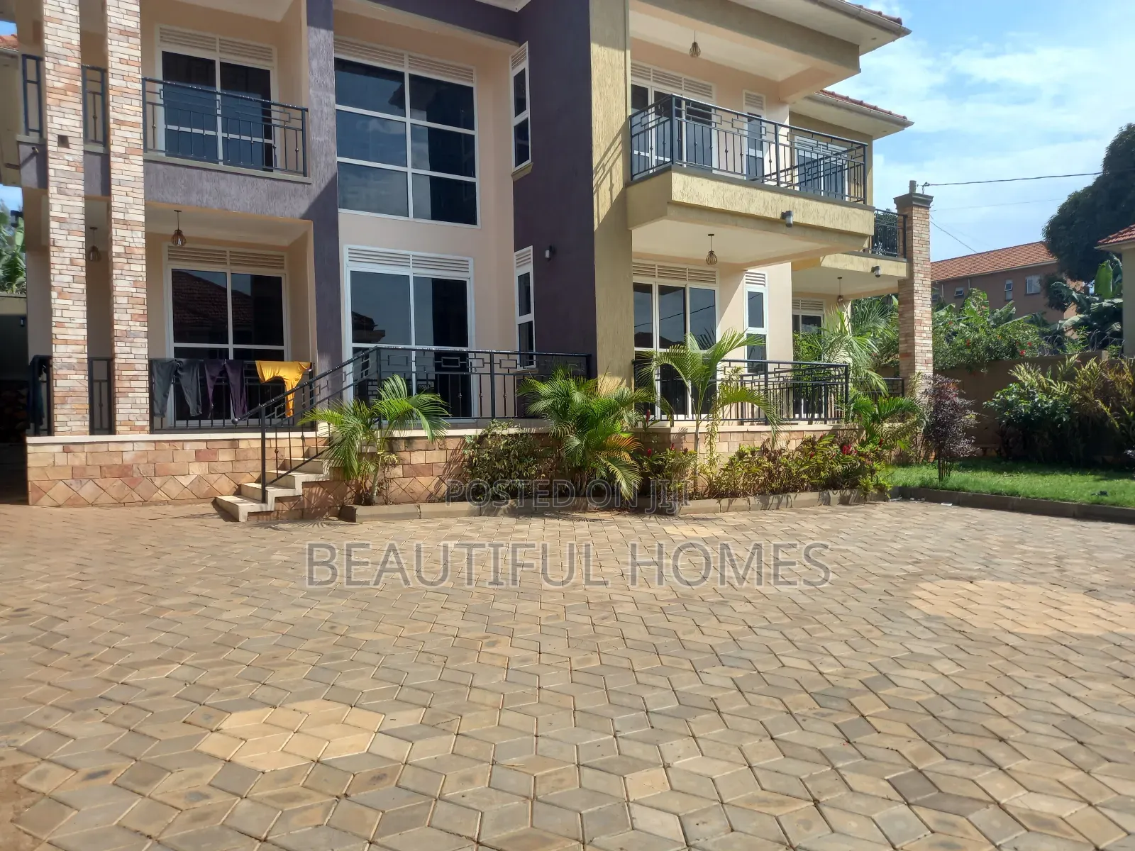 Furnished 6bdrm Duplex in Kira Tarmacked for sale