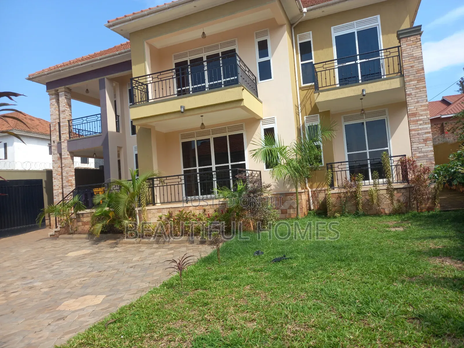 Furnished 6bdrm Duplex in Kira Tarmacked for sale