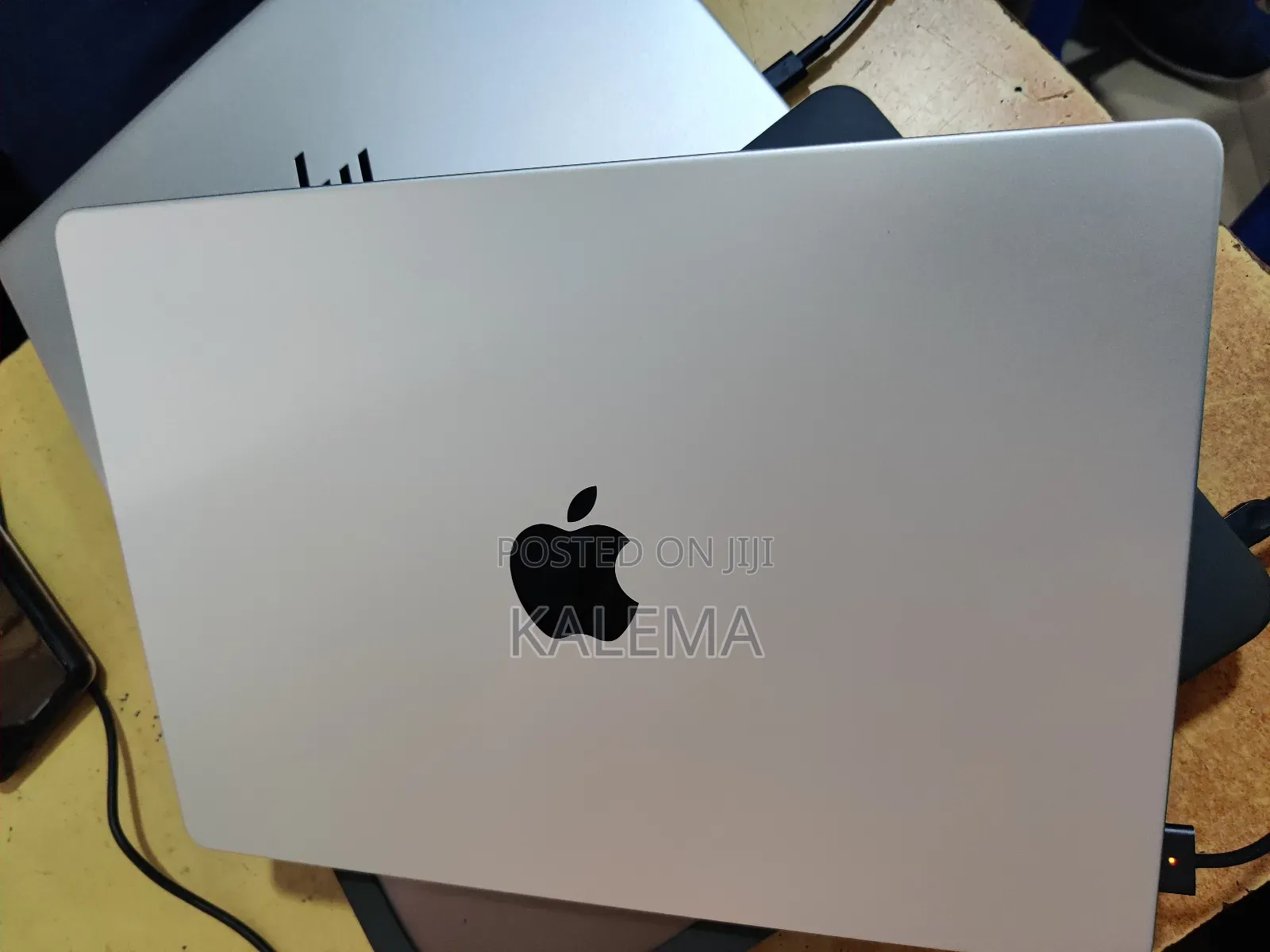 Laptop Apple MacBook Pro 2023 M3 14-inch 18GB Apple M3 SSD 512GB