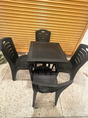 Restaurant/Bar Table and 4 Chairs