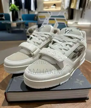 New Classic Lv Sneakers in Stock