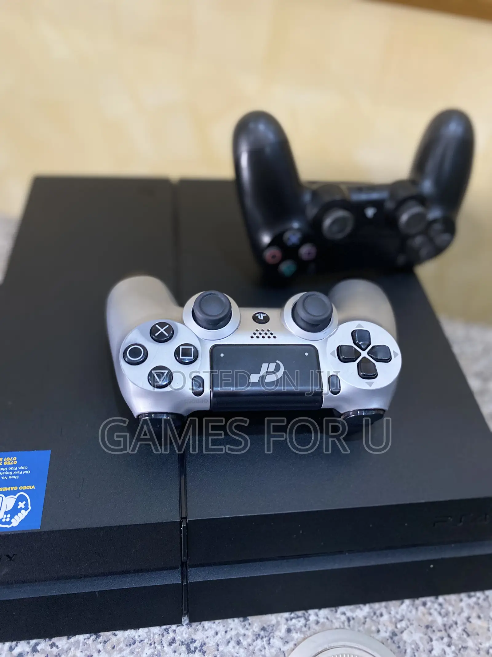 Ps4 Standard Unchipped With 2 Pads!!
