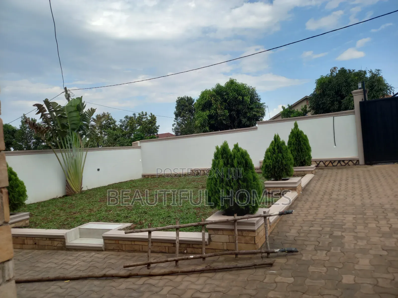 Furnished 4bdrm House in Kira for sale