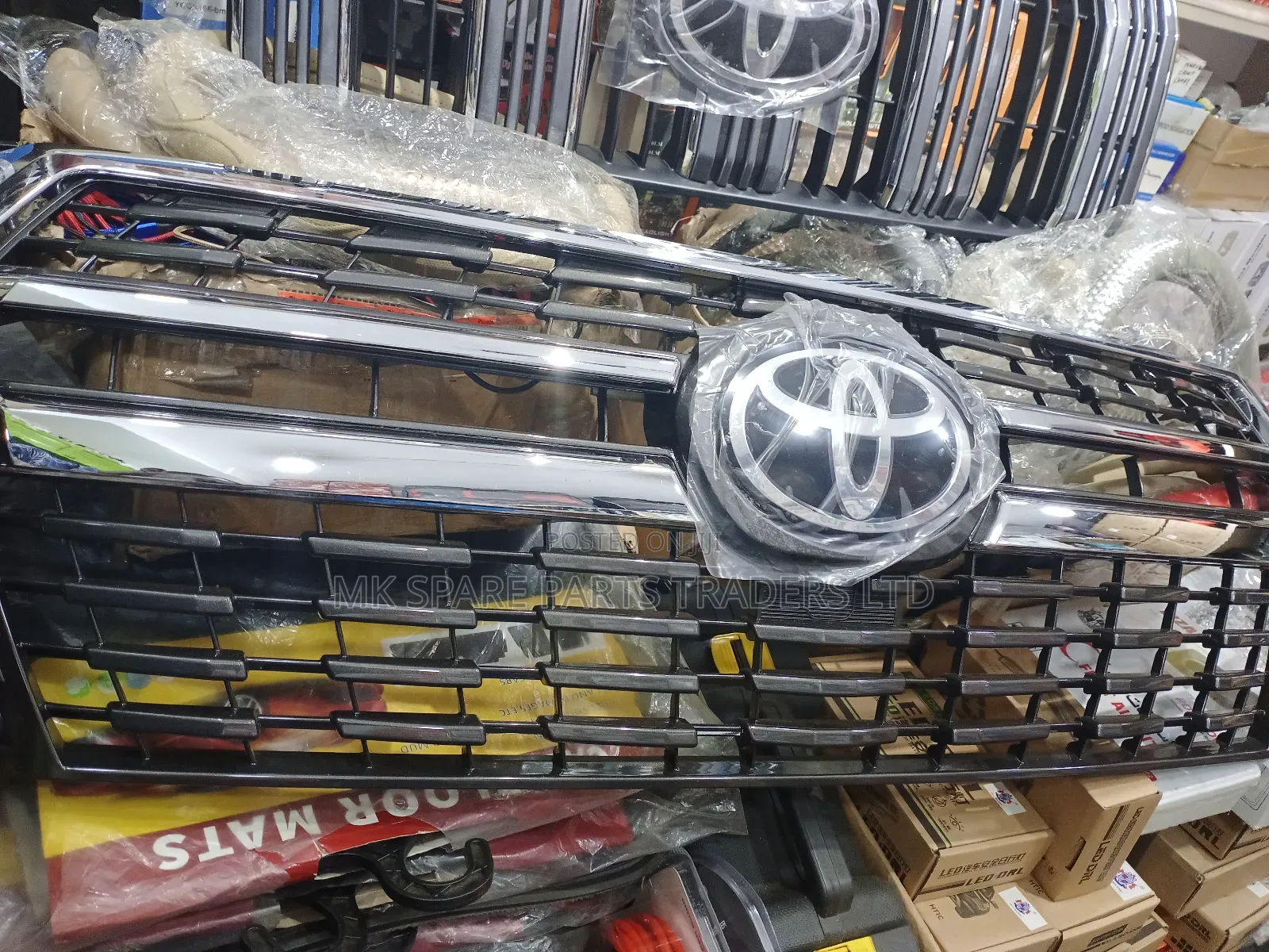 Car Grilles Land Cruiser V8
