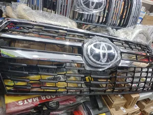 Car Grilles Land Cruiser V8