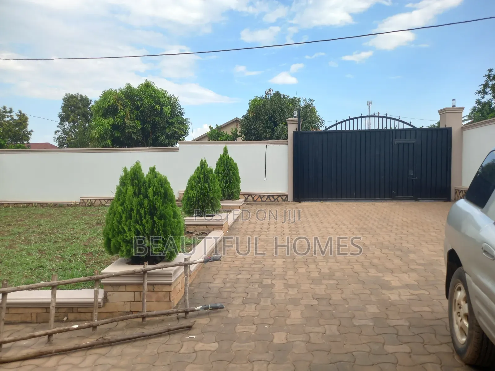 Furnished 4bdrm House in Kira for sale
