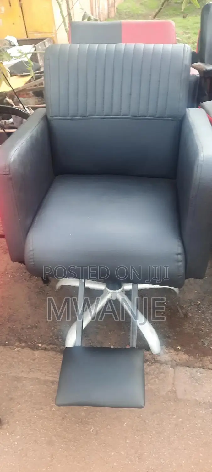 New Nice Barber Chairs for Salon