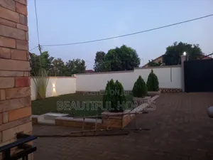 Furnished 4bdrm Villa in Kira for sale