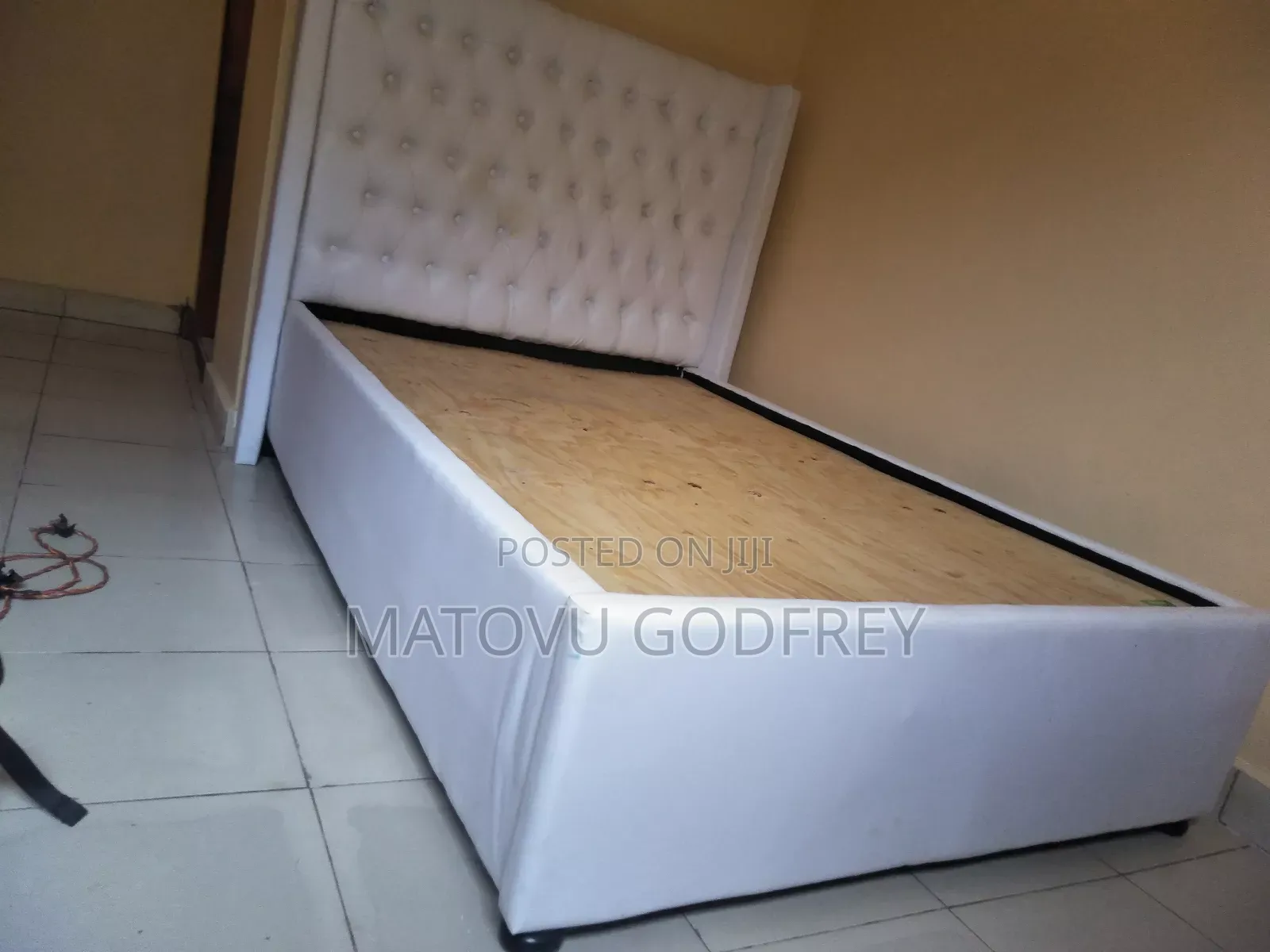 White Leather 4*6 Bed