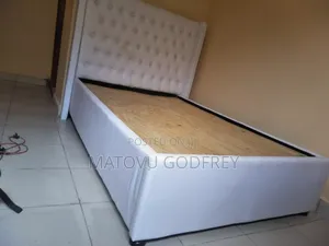White Leather 4*6 Bed