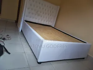 White Leather 4*6 Bed