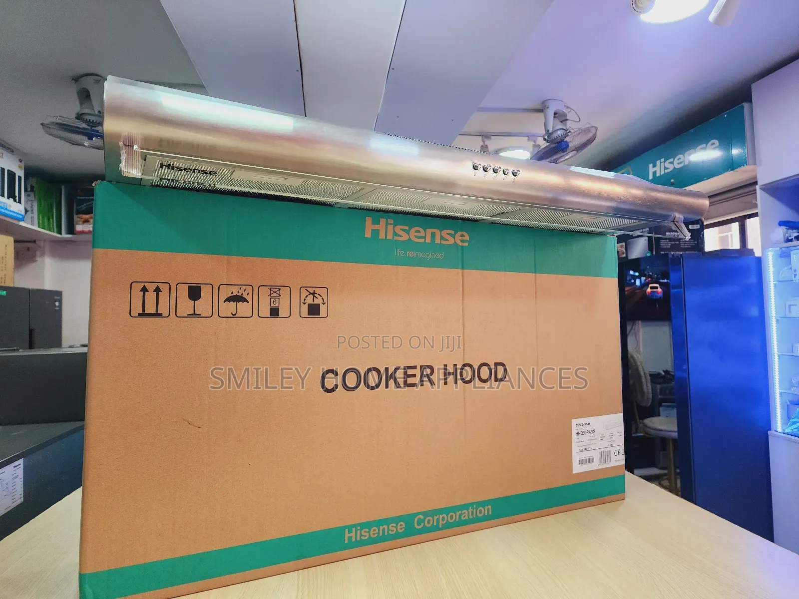 Brand New Hisense 90cm by 60cm Cooker Hood