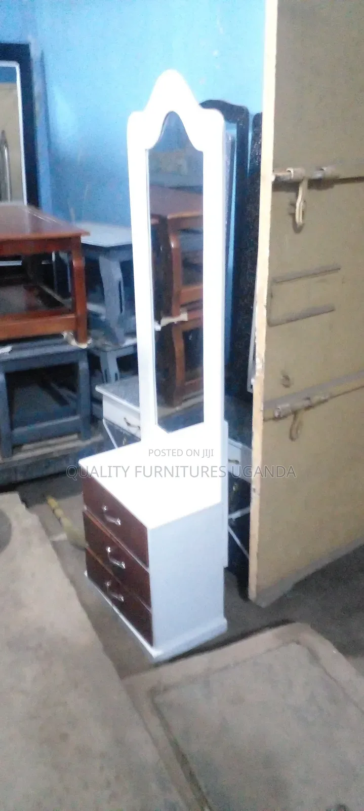 Dressing Mirror in White Colour