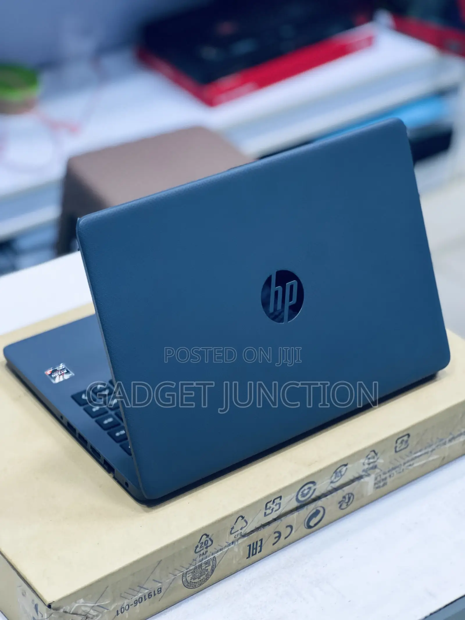 New Laptop HP 240 G8 8GB AMD Ryzen 5 SSD 256GB
