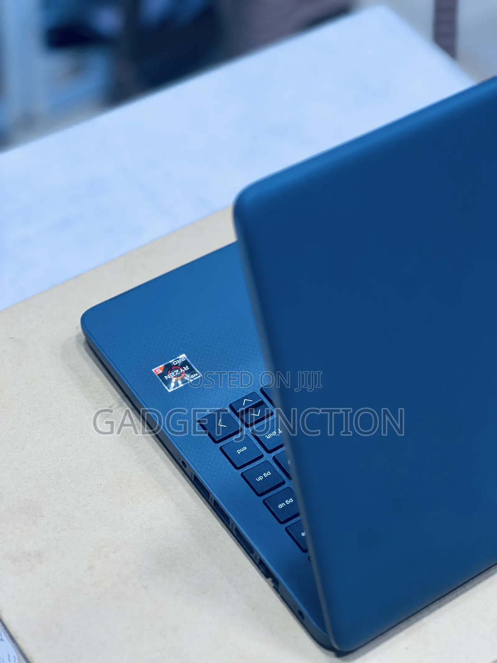 New Laptop HP 240 G8 8GB AMD Ryzen 5 SSD 256GB
