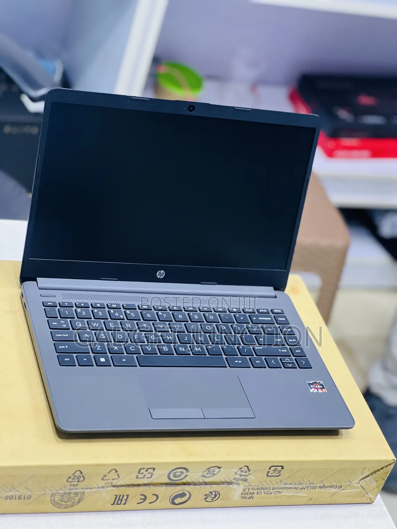 New Laptop HP 240 G8 8GB AMD Ryzen 5 SSD 256GB