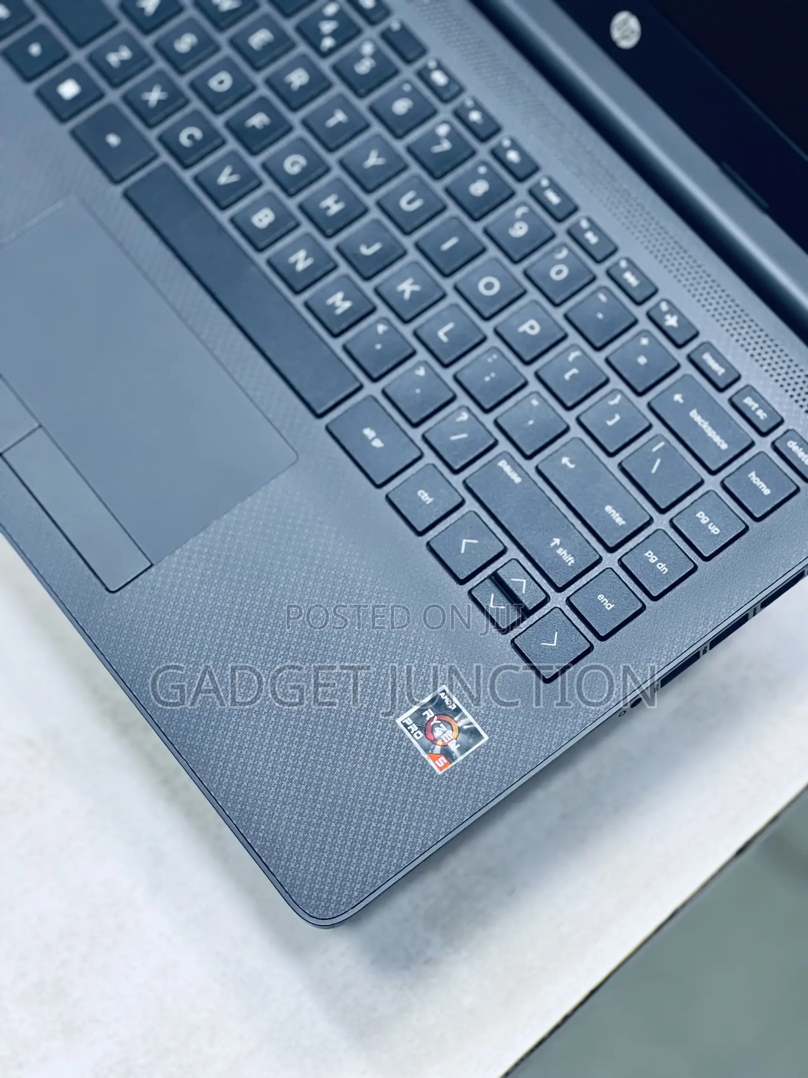 New Laptop HP 240 G8 8GB AMD Ryzen 5 SSD 256GB