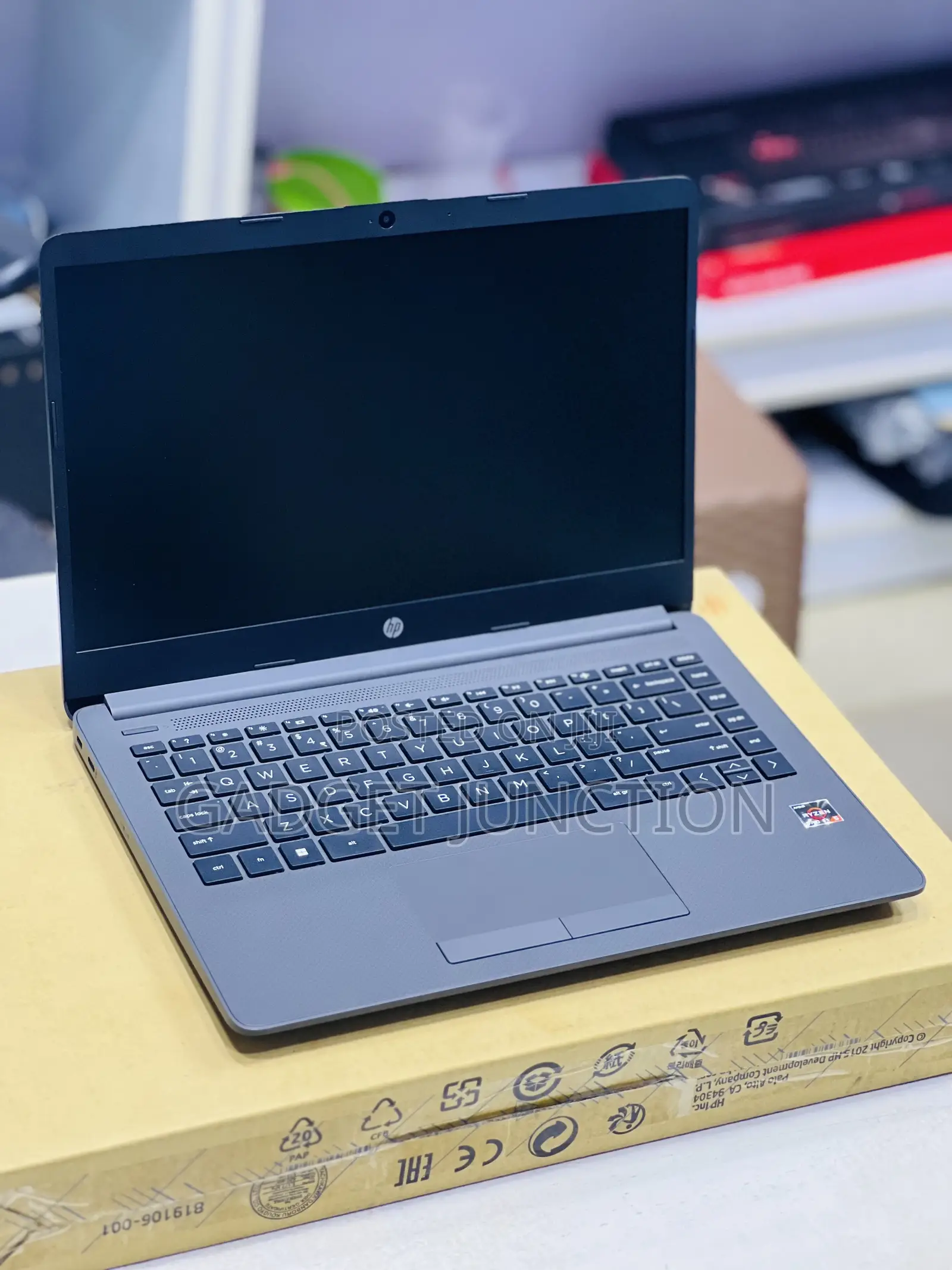 New Laptop HP 240 G8 8GB AMD Ryzen 5 SSD 256GB