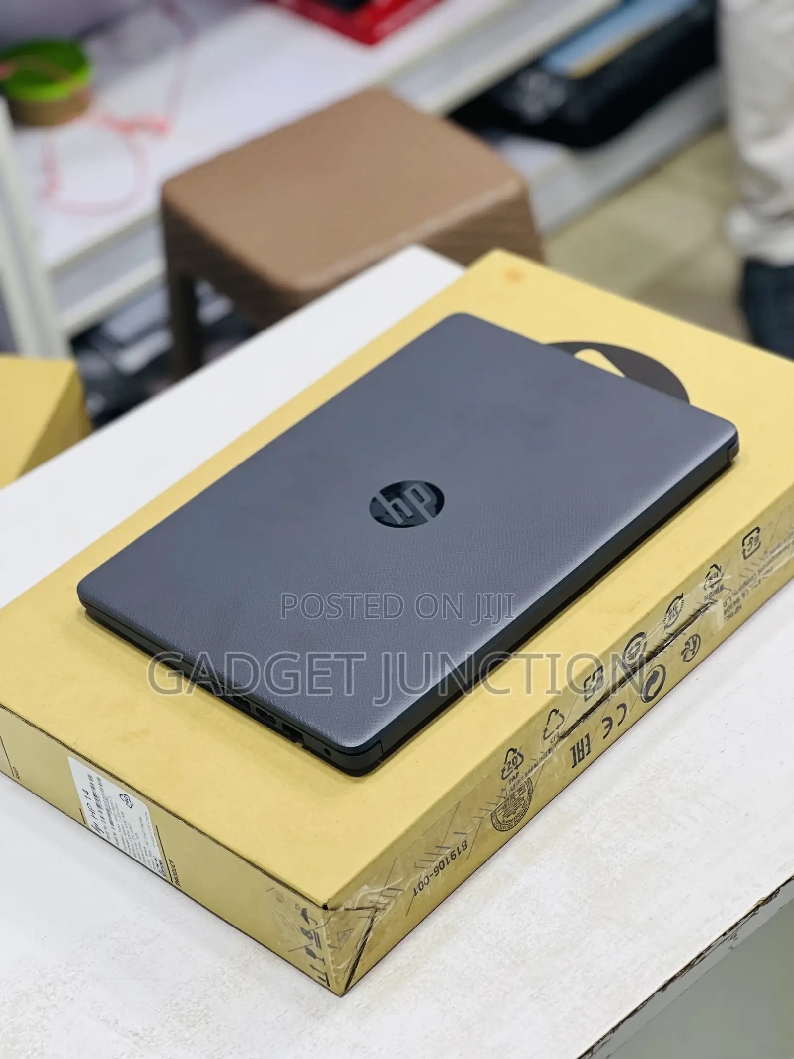 New Laptop HP 240 G8 8GB AMD Ryzen 5 SSD 256GB