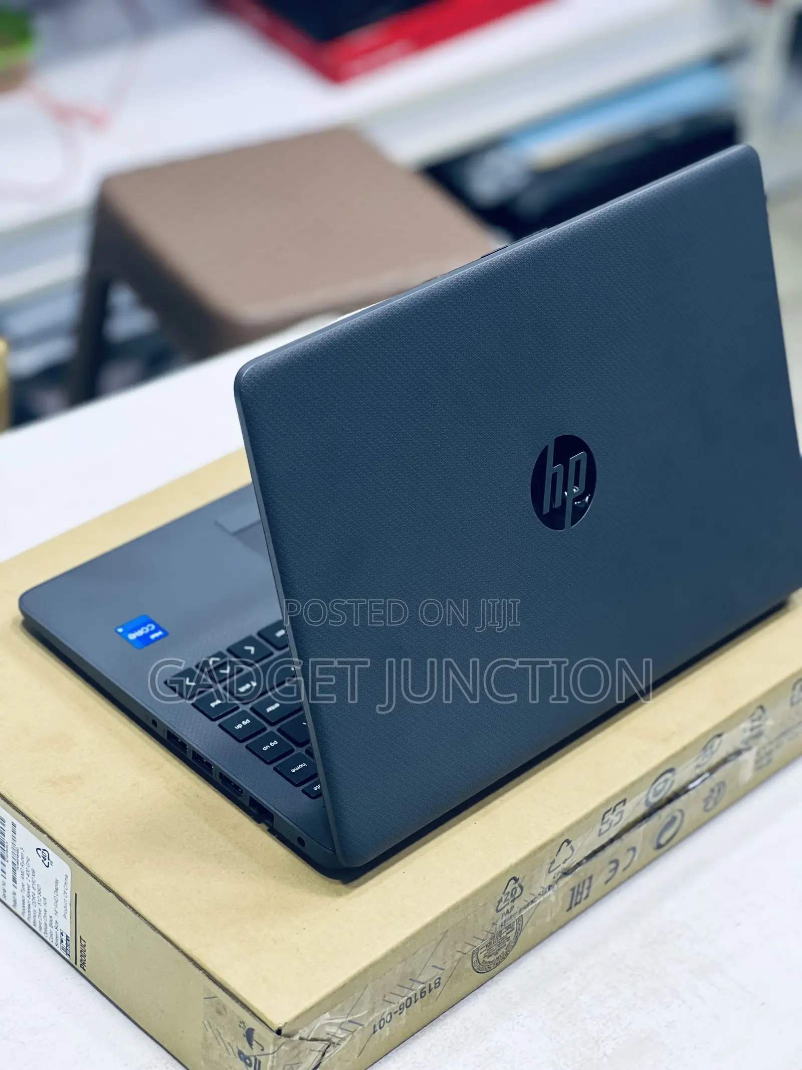 New Laptop HP 240 G8 8GB AMD Ryzen 5 SSD 256GB