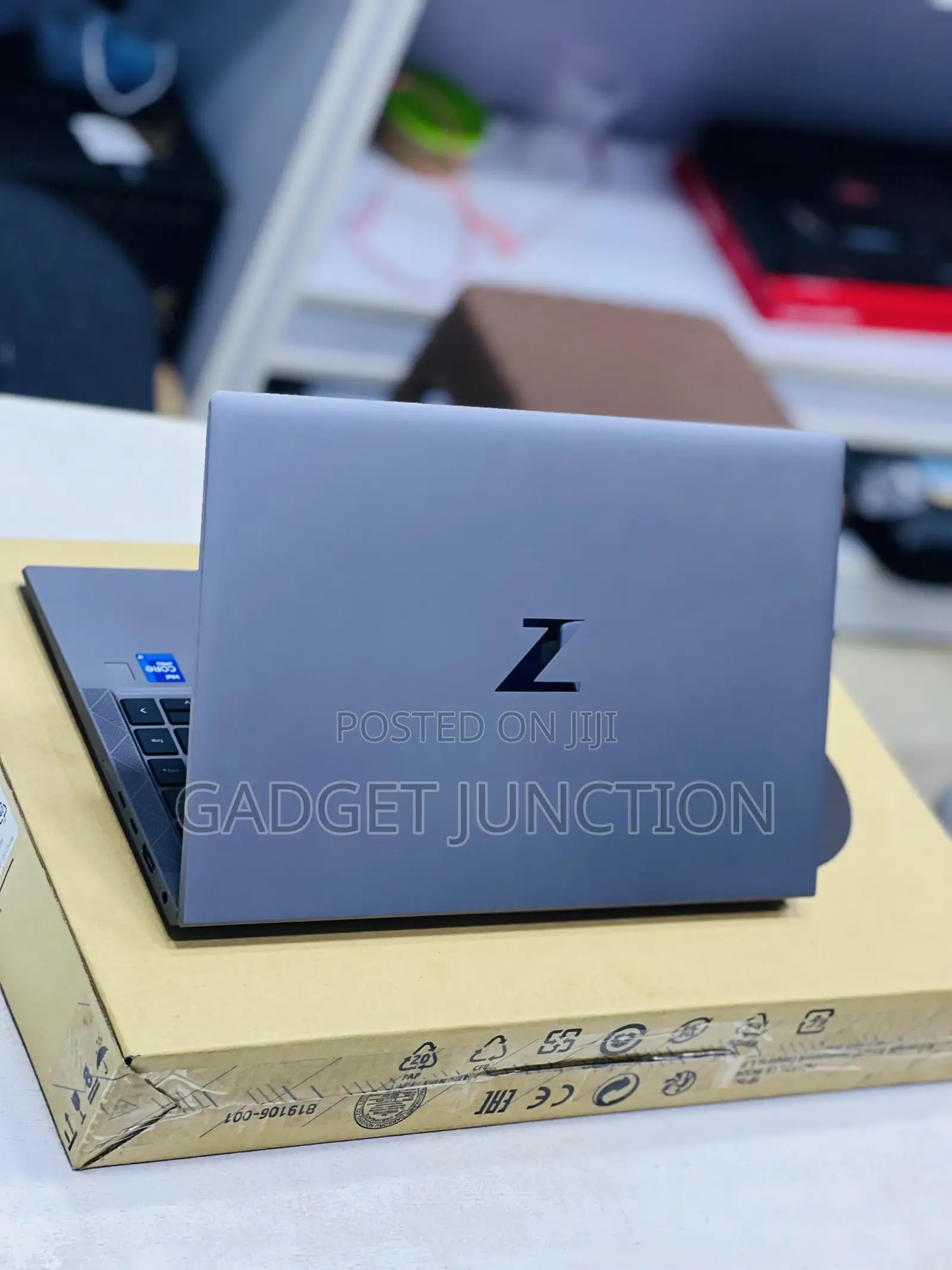 New Laptop HP ZBook Firefly G8 16GB Intel Core I7 SSD 512GB