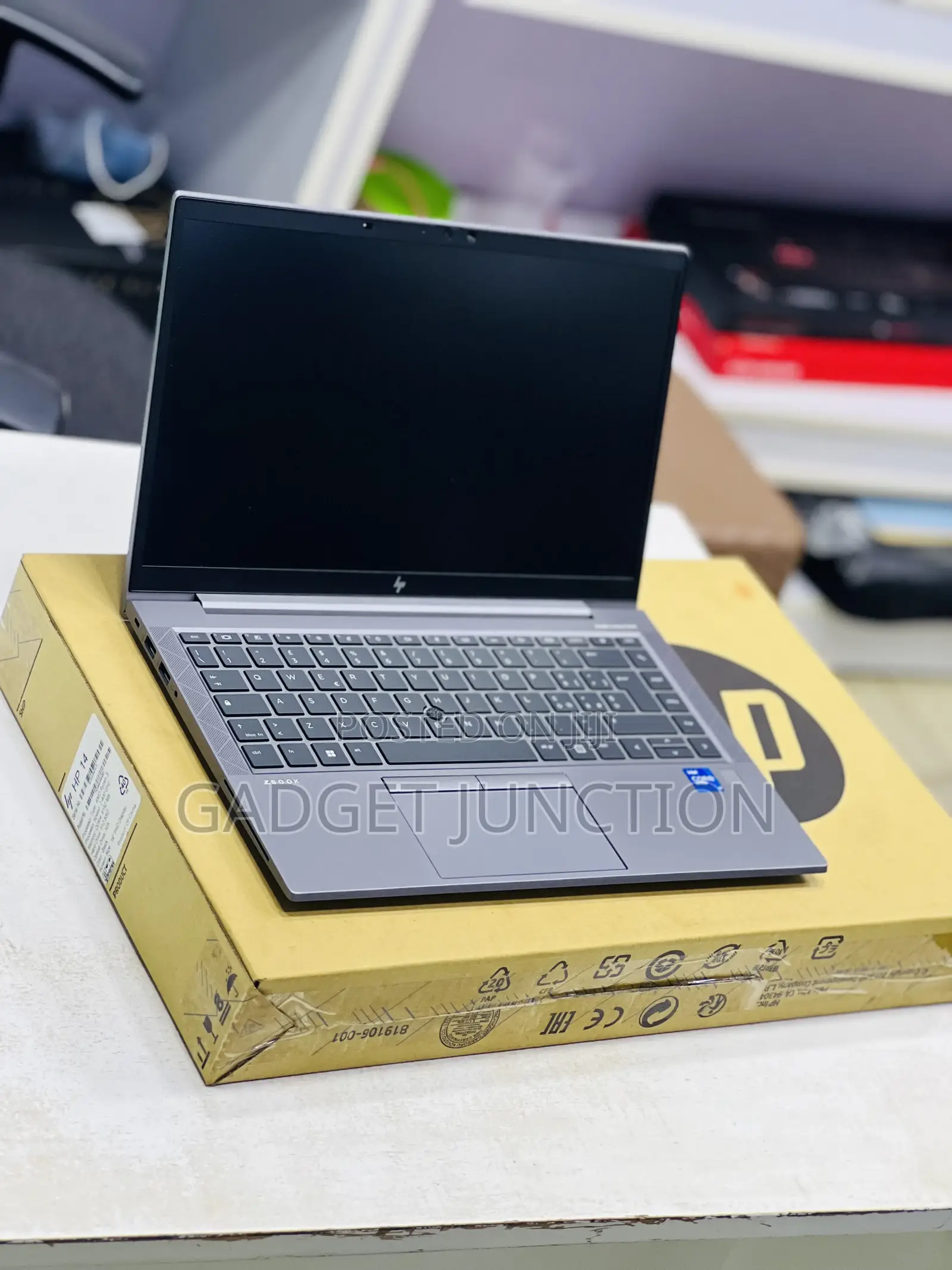 New Laptop HP ZBook Firefly G8 16GB Intel Core I7 SSD 512GB