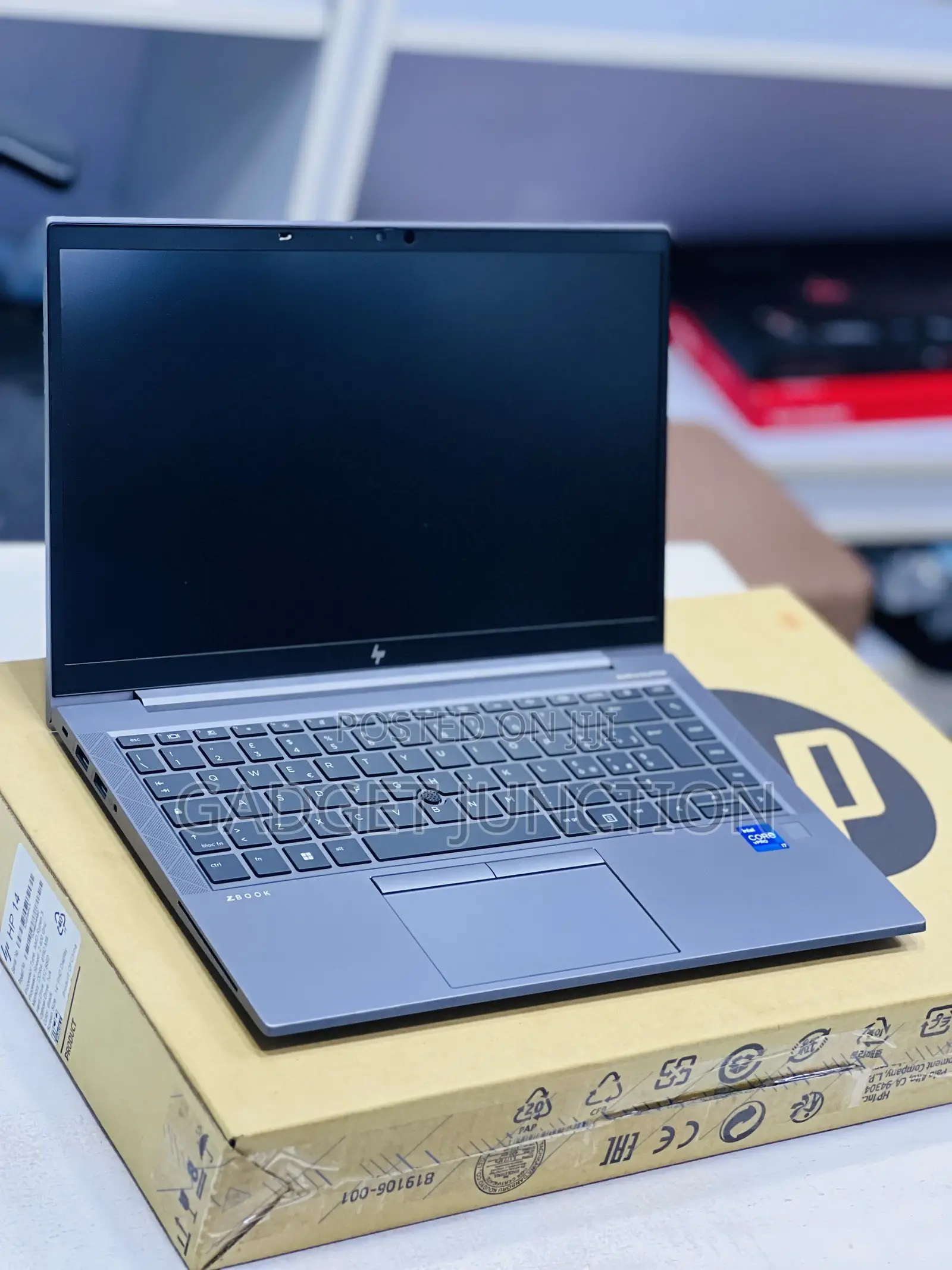 New Laptop HP ZBook Firefly G8 16GB Intel Core I7 SSD 512GB