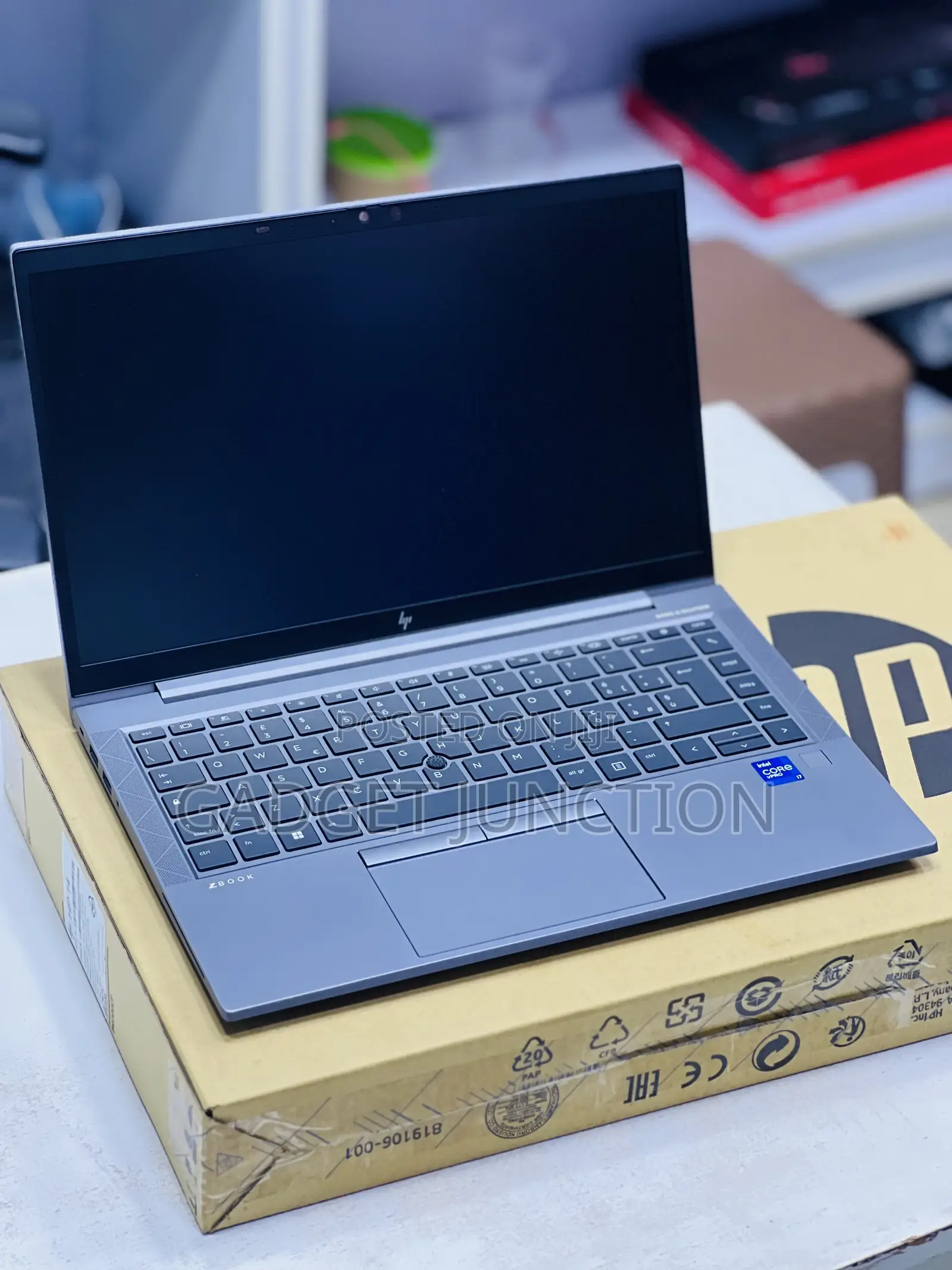 New Laptop HP ZBook Firefly G8 16GB Intel Core I7 SSD 512GB