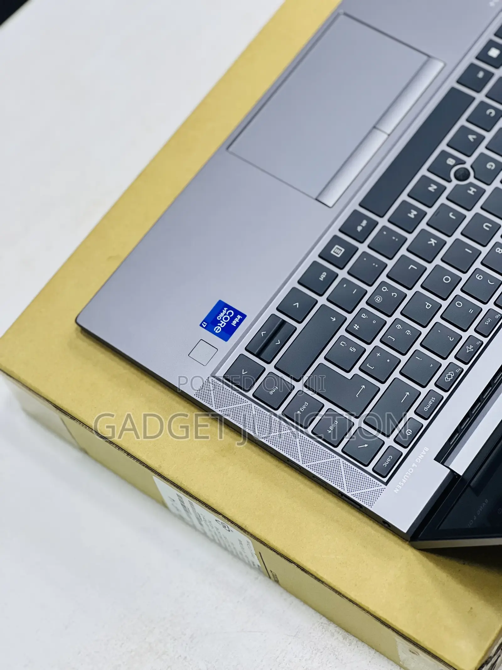 New Laptop HP ZBook Firefly G8 16GB Intel Core I7 SSD 512GB