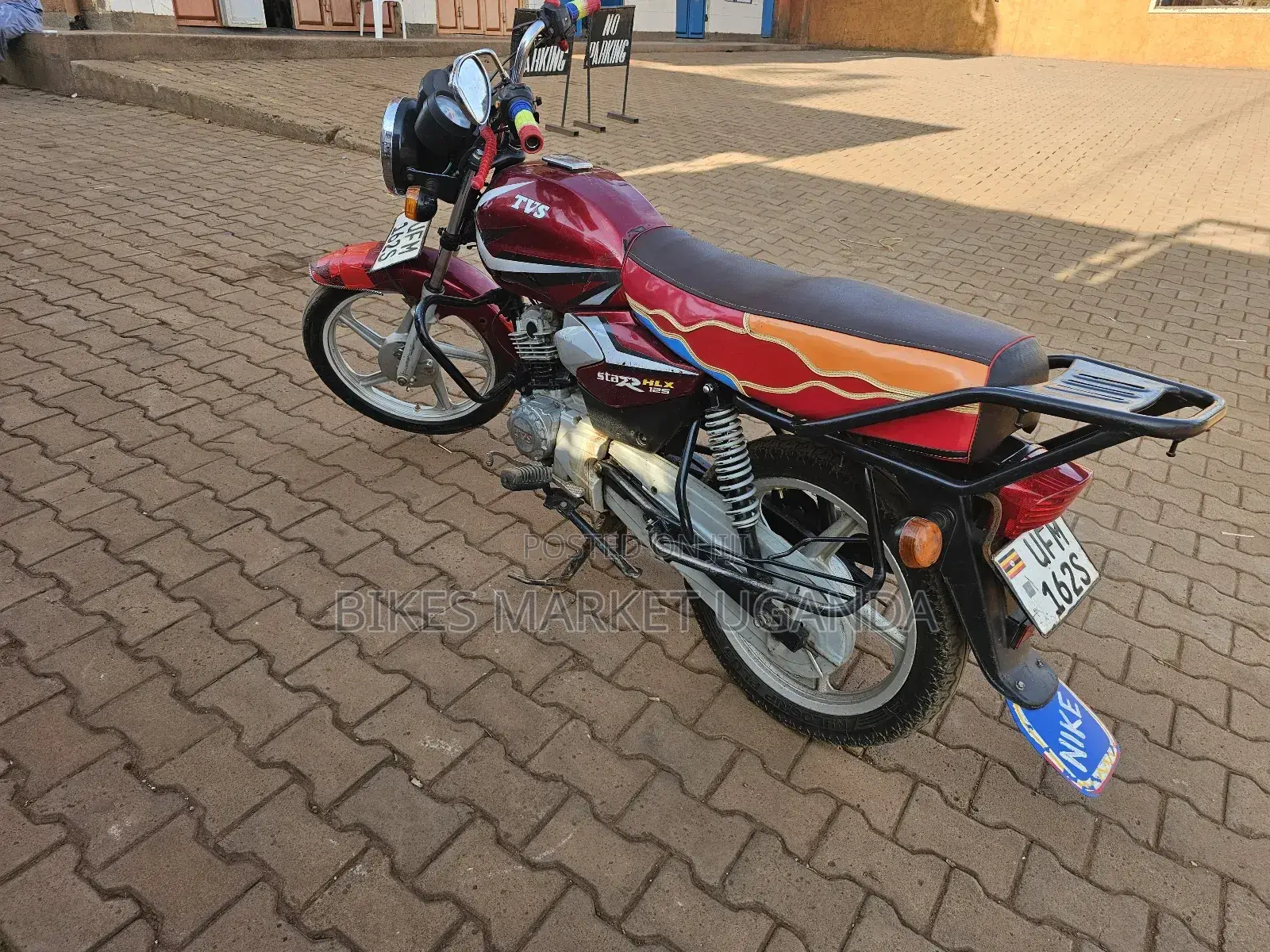 TVS HLX 125 2023 Red