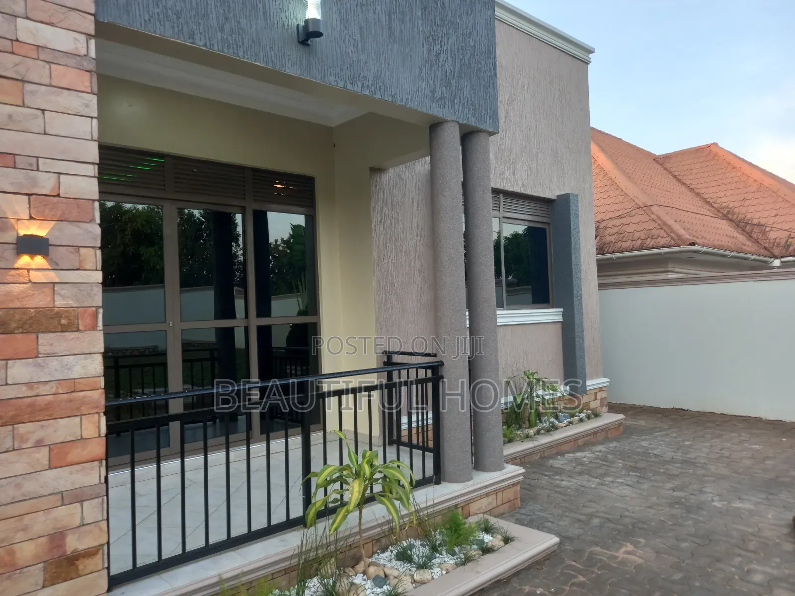 Furnished 4bdrm Bungalow in Kira for sale