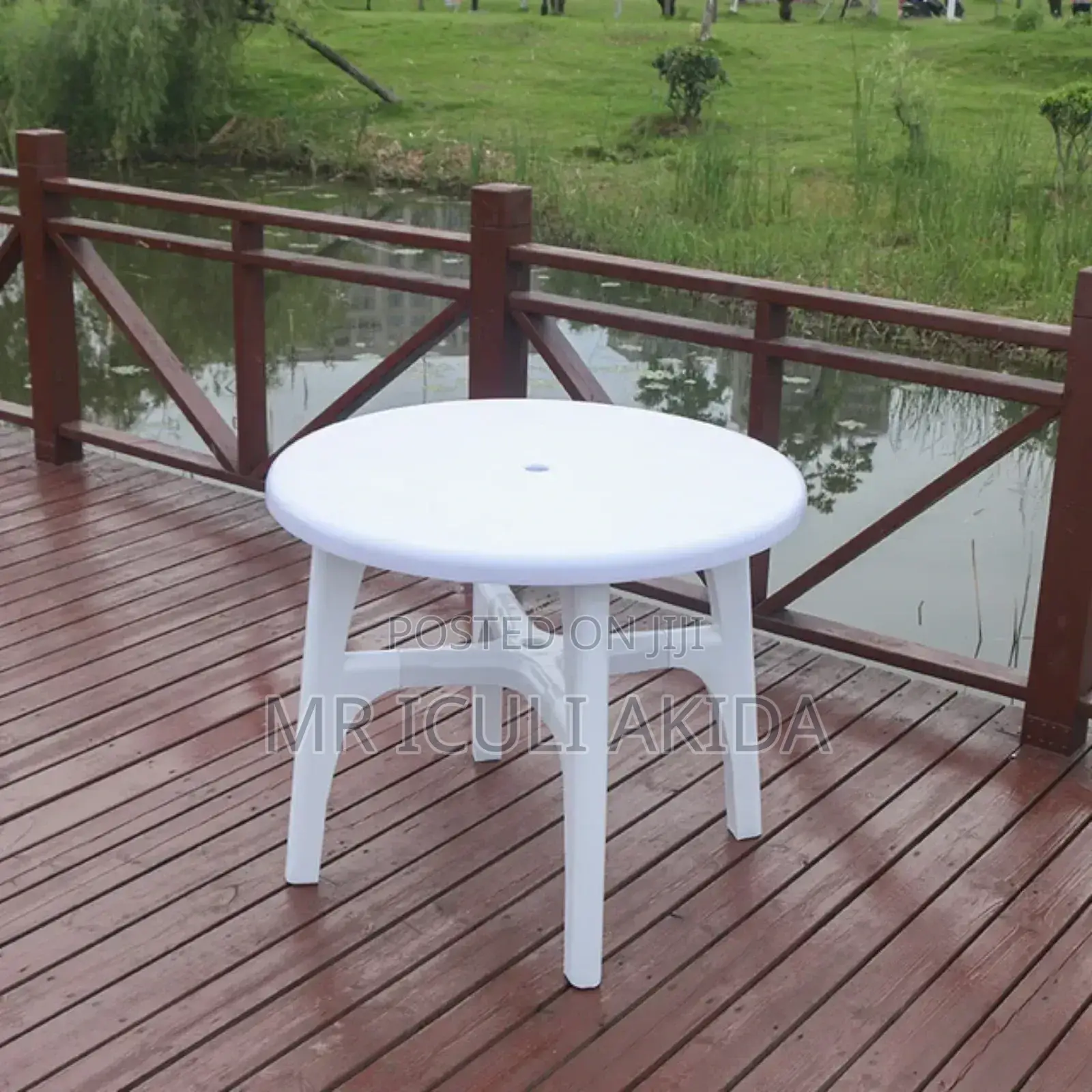 General Use Home,Bar, Restaurant Round Plastic Coffee Table
