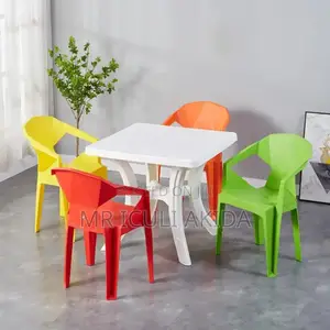 Square Plastic Table With 4heavy Duty Unique Chairs WTH Arms