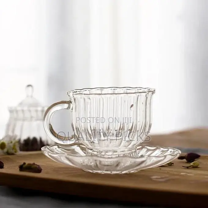 6 Pieces of Glass Tea Cups and Saucers Sets