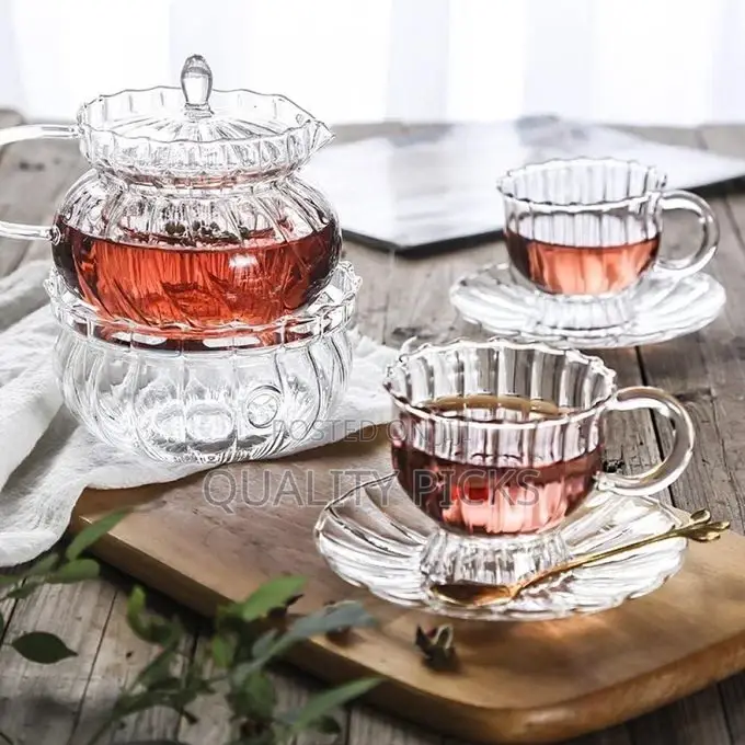6 Pieces of Glass Tea Cups and Saucers Sets