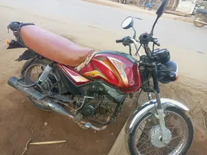 Mahindra Centuro 2017 Red