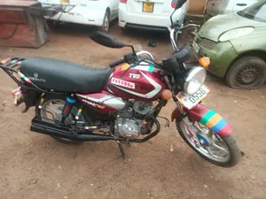 TVS HLX 125 2022 Red