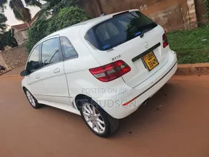 Photo - Mercedes-Benz B-Class 2010 White