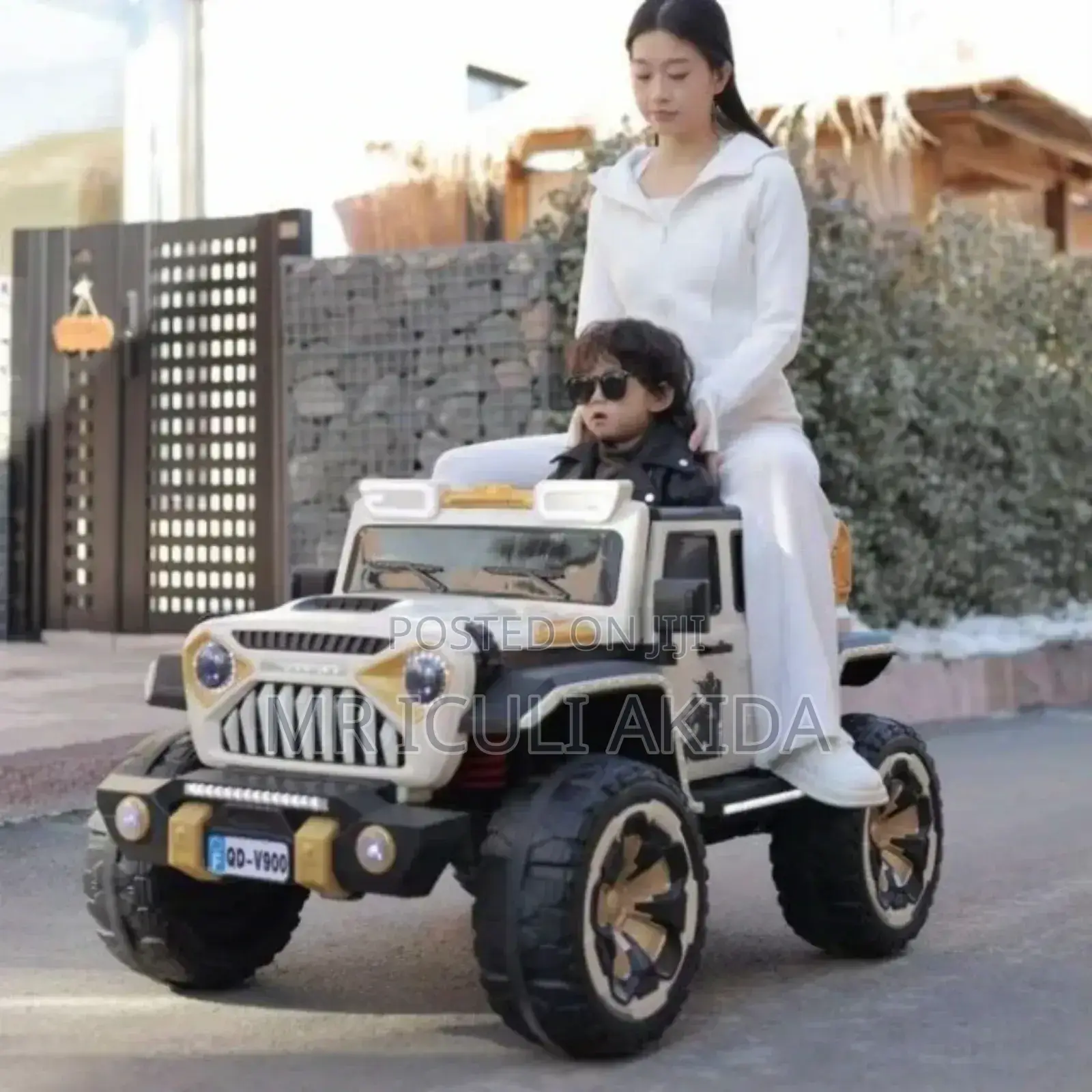 Musical 4wheel Electric Rechargeable Kids Toy Car WTH Lights