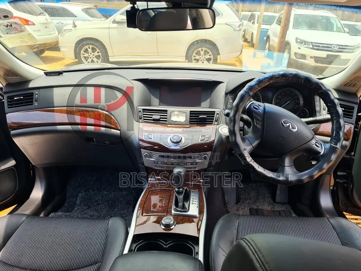Nissan Fuga 2016 Black