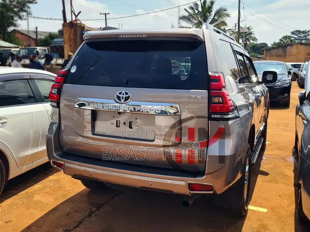 Toyota Land Cruiser Prado 2022 Gray