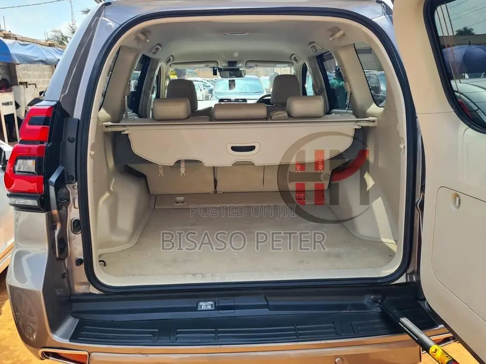 Toyota Land Cruiser Prado 2022 Gray