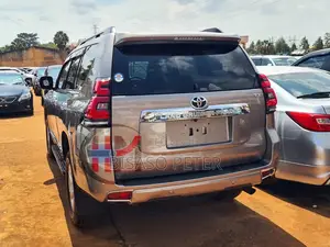 Toyota Land Cruiser Prado 2022 Gray
