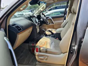 Toyota Land Cruiser Prado 2022 Gray
