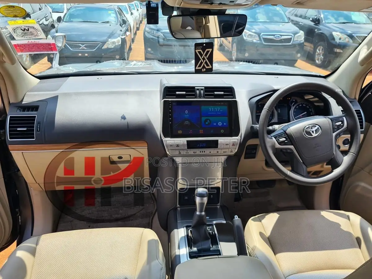 Toyota Land Cruiser Prado 2022 Gray