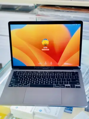 Laptop Apple MacBook Pro 2022 M2 8GB Apple M2 SSHD (Hybrid) 256GB
