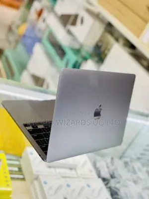 Laptop Apple MacBook Pro 2022 M2 8GB Apple M2 SSHD (Hybrid) 256GB